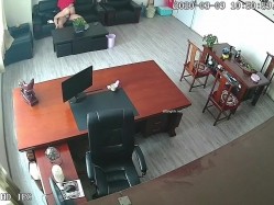 黑客破解摄像头偷拍 ️河北某摄影店女老板 年纪30左右 在公司办公室与2名男子长达两年偷情记录 截图15