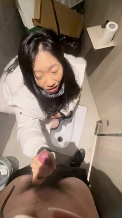 河南甜美妹子白天清纯对比酒店里全裸反坐骑乘 白T低头深喉被按头还说 下去啊 真实感拉满 截图2