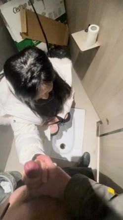 河南甜美妹子白天清纯对比酒店里全裸反坐骑乘 白T低头深喉被按头还说 下去啊 真实感拉满 截图5