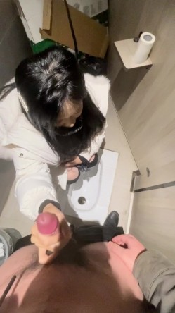 河南甜美妹子白天清纯对比酒店里全裸反坐骑乘 白T低头深喉被按头还说 下去啊 真实感拉满 截图7