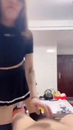 骚货老婆这什么表情一脸嫌弃吗 黑丝制服大长腿 看来还得继续好好调教这个肉便器 截图1
