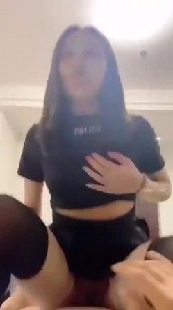 骚货老婆这什么表情一脸嫌弃吗 黑丝制服大长腿 看来还得继续好好调教这个肉便器 截图6