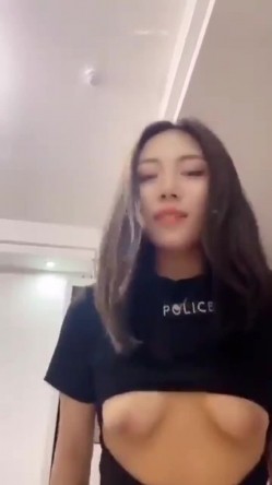 骚货老婆这什么表情一脸嫌弃吗 黑丝制服大长腿 看来还得继续好好调教这个肉便器 截图8