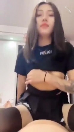 骚货老婆这什么表情一脸嫌弃吗 黑丝制服大长腿 看来还得继续好好调教这个肉便器 截图10