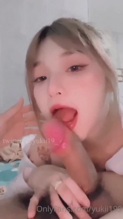 漂亮大奶美眉 在家和小女友吃鸡啪啪 身材不错 大奶子粉鲍鱼 被无套输出 射了一肚皮 截图5