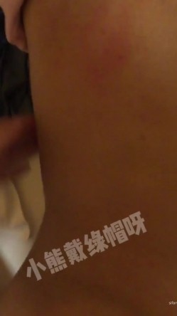 绿帽博主，【小熊戴绿帽呀】约大学生单男酒店爆肏气质女友，全程对白直接无套内射 截图6