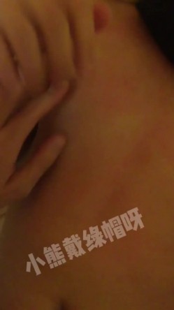 绿帽博主，【小熊戴绿帽呀】约大学生单男酒店爆肏气质女友，全程对白直接无套内射 截图11