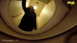 高级写字间女士坐厕坑内高清镜头TP多位美女白领小解性感白色内裤美女尿尿好黄上火了 截图11
