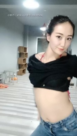 疫情之下，舞蹈培训班老师经济紧张，【舞蹈老师】专业人士就是不一样，裸舞一招一式尽是风情，风骚自慰淫水溢出粉穴 截图2