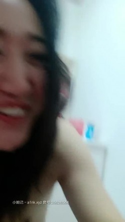 疫情之下，舞蹈培训班老师经济紧张，【舞蹈老师】专业人士就是不一样，裸舞一招一式尽是风情，风骚自慰淫水溢出粉穴 截图11