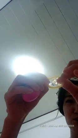疫情之下，舞蹈培训班老师经济紧张，【舞蹈老师】专业人士就是不一样，裸舞一招一式尽是风情，风骚自慰淫水溢出粉穴 截图13