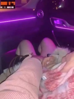 最新瓜 ️邵S阳大汉悦中心地下停车场两个屌丝男捡尸醉酒美女门事件 截图1