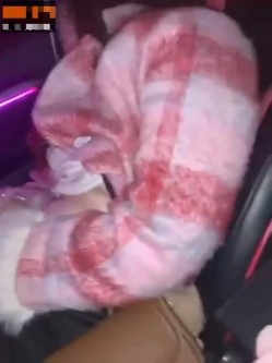 最新瓜 ️邵S阳大汉悦中心地下停车场两个屌丝男捡尸醉酒美女门事件 截图2