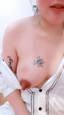 哺乳孕妇，【奶妈团】，多位奶妈~吸奶挤奶大杯~喷射镜子模煳了，震撼的全奶宴，难得一见，刺激了 截图8
