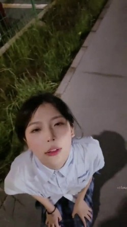极品白虎逼大学生外卖媛李婷被包皮屌变态金主调教户外露出喝尿打得遍体鳞伤 截图6