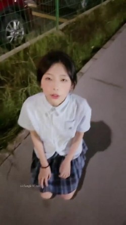 极品白虎逼大学生外卖媛李婷被包皮屌变态金主调教户外露出喝尿打得遍体鳞伤 截图14