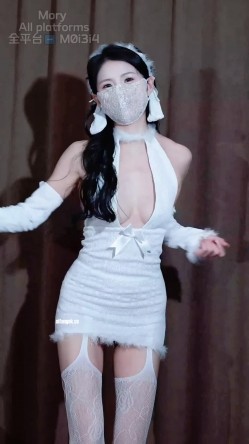 推特新晋福利姬【Mory】顶级VIP动感裸舞变装 ️炮击骚叫 截图1