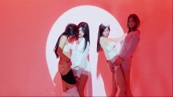 stripchat国产高颜女团【Luckygirl】女女揉奶亲吻裸舞,好身材大长腿，人靓奶圆 截图1