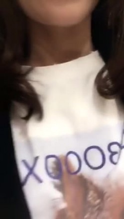 动车上艳遇记，闷骚少妇勾引没有座位站在过道的帅锅，拉进厕所吃鸡，吃得太开心啦，吃完出来还咯咯笑！ 截图6