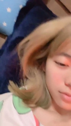 18岁大学生~【爱水的金鱼】赚点零花钱~深夜收费~道具自慰秀~住在亲戚家，想做爱了！ 截图5