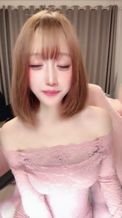 甜美短发校花女神【性感小兔】颜值高身材好尺度大的极品学生妹全裸热舞 一丝不挂雪白裸体和无毛粉穴让人血压飙升 截图1