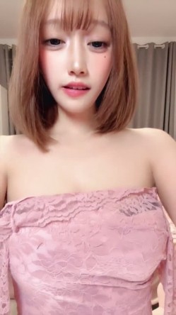 甜美短发校花女神【性感小兔】颜值高身材好尺度大的极品学生妹全裸热舞 一丝不挂雪白裸体和无毛粉穴让人血压飙升 截图2
