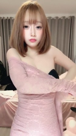 甜美短发校花女神【性感小兔】颜值高身材好尺度大的极品学生妹全裸热舞 一丝不挂雪白裸体和无毛粉穴让人血压飙升 截图3