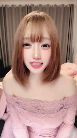 甜美短发校花女神【性感小兔】颜值高身材好尺度大的极品学生妹全裸热舞 一丝不挂雪白裸体和无毛粉穴让人血压飙升 截图9