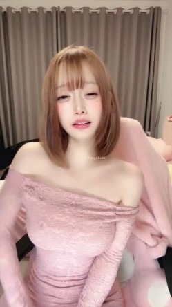 甜美短发校花女神【性感小兔】颜值高身材好尺度大的极品学生妹全裸热舞 一丝不挂雪白裸体和无毛粉穴让人血压飙升 截图12