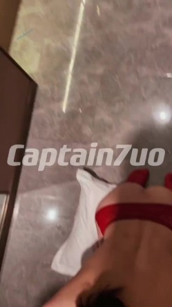 牛逼约啪大神『Captain7uo』后入爆操极品美臀女友 翘美臀制服后入啪啪 高清720P版 截图1
