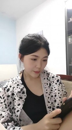 【七七爱吃饭】，湖南妹子，高颜值清纯9分，极品美乳，阴毛长，阴唇粉，让人心动的初恋女神 截图1