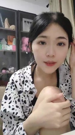 【七七爱吃饭】，湖南妹子，高颜值清纯9分，极品美乳，阴毛长，阴唇粉，让人心动的初恋女神 截图4