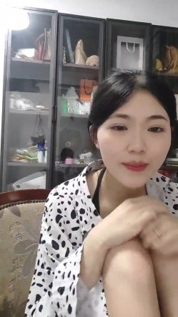 【七七爱吃饭】，湖南妹子，高颜值清纯9分，极品美乳，阴毛长，阴唇粉，让人心动的初恋女神 截图6