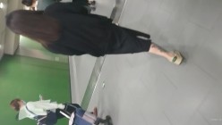 魔手 外购流出《撩裙、露毛、靓妹美少妇》高颜值丁字裤靓妹 丁字裤长毛毛美女 截图6