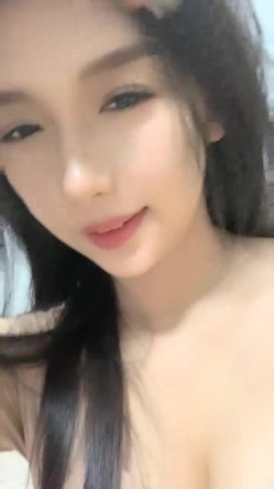 明星脸，几万粉丝的小网红【偷走一头猪】清秀女神~长腿骚舞~道具黑牛~逼会下蛋，走在街上回头率肯定高！~撸管佳作 截图16