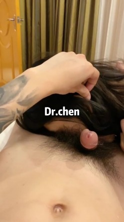 顶级老牌泡良大神「DR.CHEN」「GWQH」付费资源 专约女网黄包括阿朱，调教女大舔脚肛交毒龙喝尿三小时 截图12