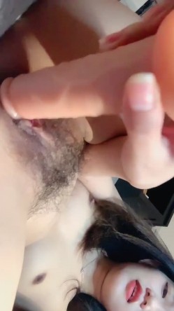 甜美校花【小芊】 ️~用力瓣开紧致蝴蝶美穴~骚弄舞姿大屌插穴自慰~好甜好骚好诱惑~ ️看得让人流鼻血！ 截图14
