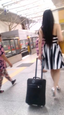 大师系列 商场地铁贴身CD 居然还有妹子无内上街 截图1
