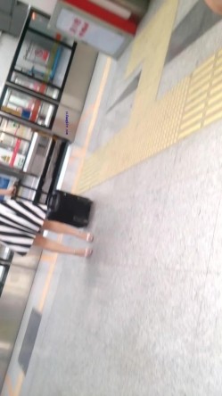 大师系列 商场地铁贴身CD 居然还有妹子无内上街 截图4