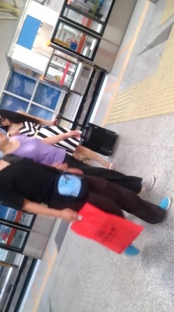 大师系列 商场地铁贴身CD 居然还有妹子无内上街 截图7