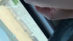 小哥和身材火爆的女友长途大巴最后一排啪啪玩车震 超刺激 截图3