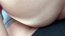 小哥和身材火爆的女友长途大巴最后一排啪啪玩车震 超刺激 截图9