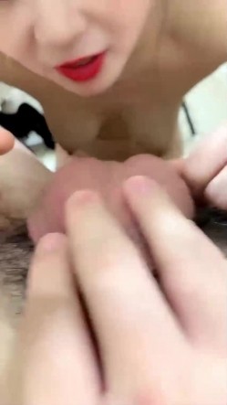 好兄弟不在家勾引他老婆打炮 ️圆润大奶对着镜头各种姿势发骚求着我用力操 截图8