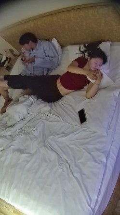情趣酒店 小美女活泼可爱身材好 特别那浑圆的翘臀 没谁敢说不喜欢 先给男人口一波 男人居然没后入 截图4