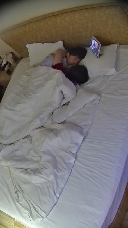 情趣酒店 小美女活泼可爱身材好 特别那浑圆的翘臀 没谁敢说不喜欢 先给男人口一波 男人居然没后入 截图10