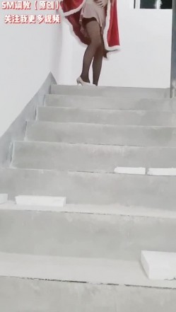 完成主人的小任务，回家还没上楼就憋不住了，楼道狂尿，泄洪，第二天满楼道都是骚尿味了！ 截图3