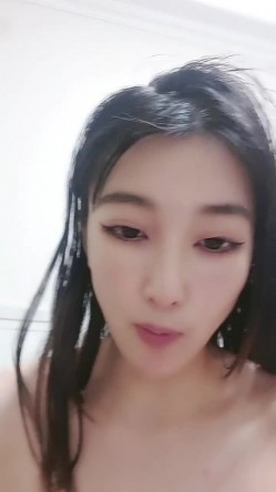 美少妇给大肚腩哥哥口交吃鸡，互换吃奶，洗澡全程，香艳动人 截图7