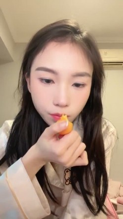 【极品御姐】【刀刃呀】合集二，奔放骚御姐每天赤裸大秀，舞蹈专业毕业，身材满分，抖音舞曲信手拈来 截图1