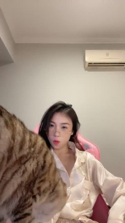 【极品御姐】【刀刃呀】合集二，奔放骚御姐每天赤裸大秀，舞蹈专业毕业，身材满分，抖音舞曲信手拈来 截图2