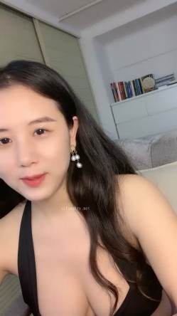御姐下海！超级漂亮~【魔鬼baby】，风韵动人，双目含情，喜欢这一款的不要错过，身材也是极品 截图3